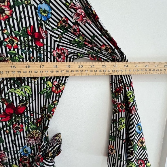 ECI Black Sheath Dress with Red and Green Bell Sleeves. M. I -8 - Picture 5 of 8